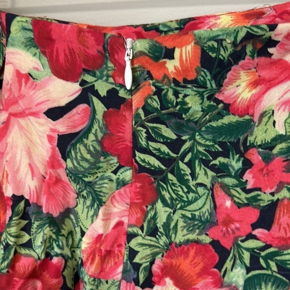 Majorelle Womens Shorts Red Floral Pockets Back Zip Lined Revolve high waisted - Picture 5 of 10